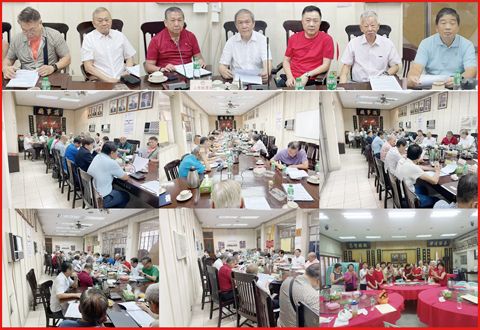 第一排(從左至右)副理事長福星,副理事長金鑛,名譽理事長宏達,理事長文忠,執行副理事長永山,副理事長榮誼主持會議和聽取報告及財政主任友錳做近期財政支出簡報之掠影。